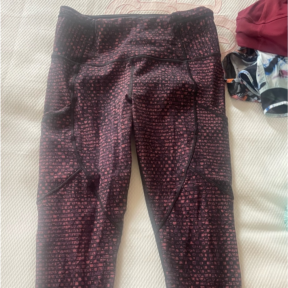 Lululemon Cropped Wunder Trains with Pockets. Size 8
